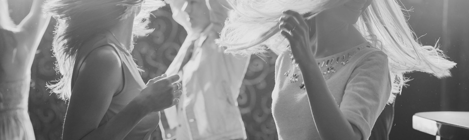 Ambiance festive lors d’un anniversaire privé avec animation DJ en Bretagne – DJ Ouf Animation Bretagne.